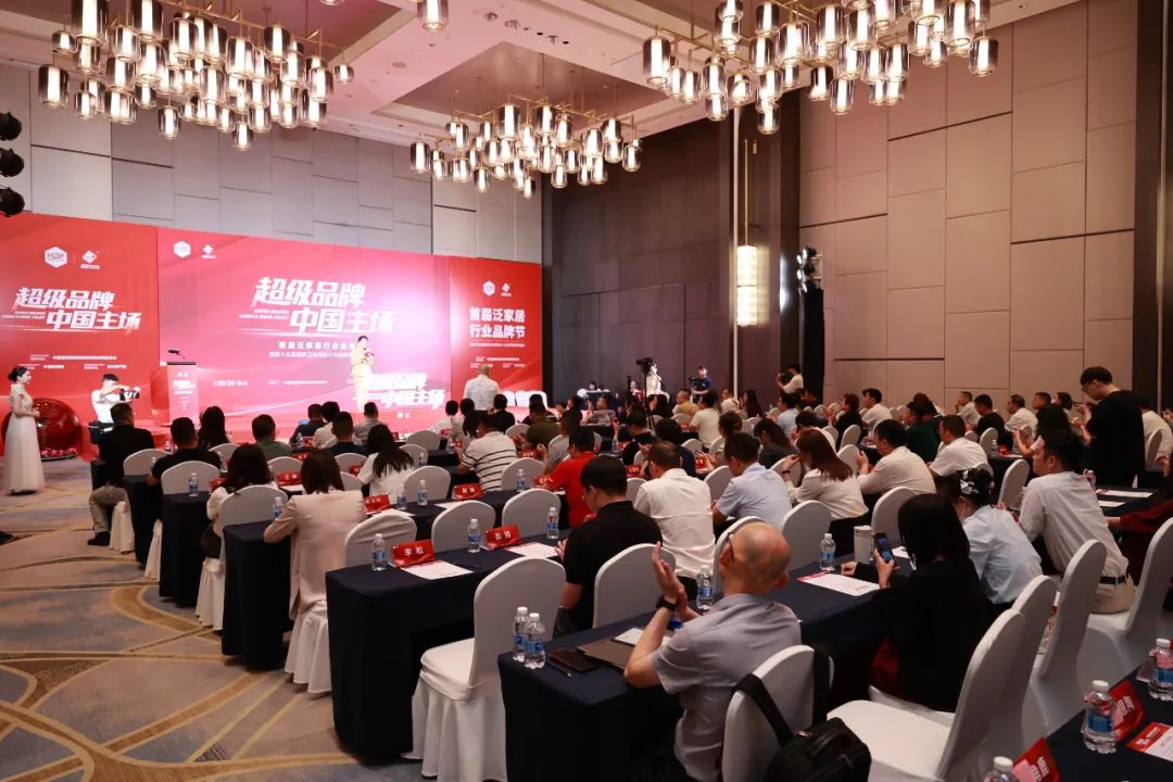 喜報 | 祝賀強輝品牌榮獲“陶瓷一線品牌”、“陶瓷十大品牌”雙料大獎